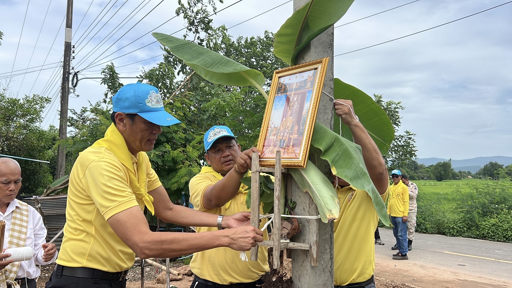 พช.ขอนแก่น : รองผู้ว่าราชการจังหวัดขอนแก่น (นายประจวบ รักแพทย์) เป็นประธานในพิธียกเสาเอกก่อสร้างบ้านให้แก่ครัวเรือน นางสาวบุญเรือง สานุภาพ เพื่อเฉลิมพระเกียรติ พระบาทสมเด็จพระวชิรเกล้าเจ้าอยู่หัว พระบรมราชูปถัมภก สภากาชาดไทย เนื่องในวันคล้ายวันพระราชสมภพ 28 กรกฎาคม 2568 ณ อำเภอเวียงเก่า จังหวัดขอนแก่น