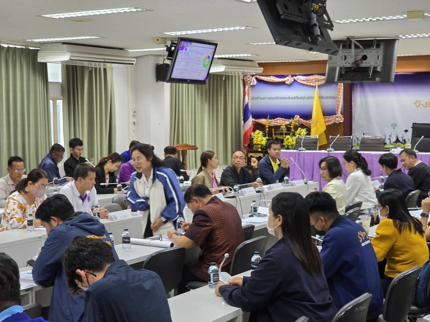พช.ขอนแก่น : ร่วมประชุมเพื่อรับทราบแนวทางการดำเนินงานพัฒนาและฟื้นฟูหมู่บ้าน/ชุมชนกองทุนแม่ของแผ่นดิน ระยะที่ 2