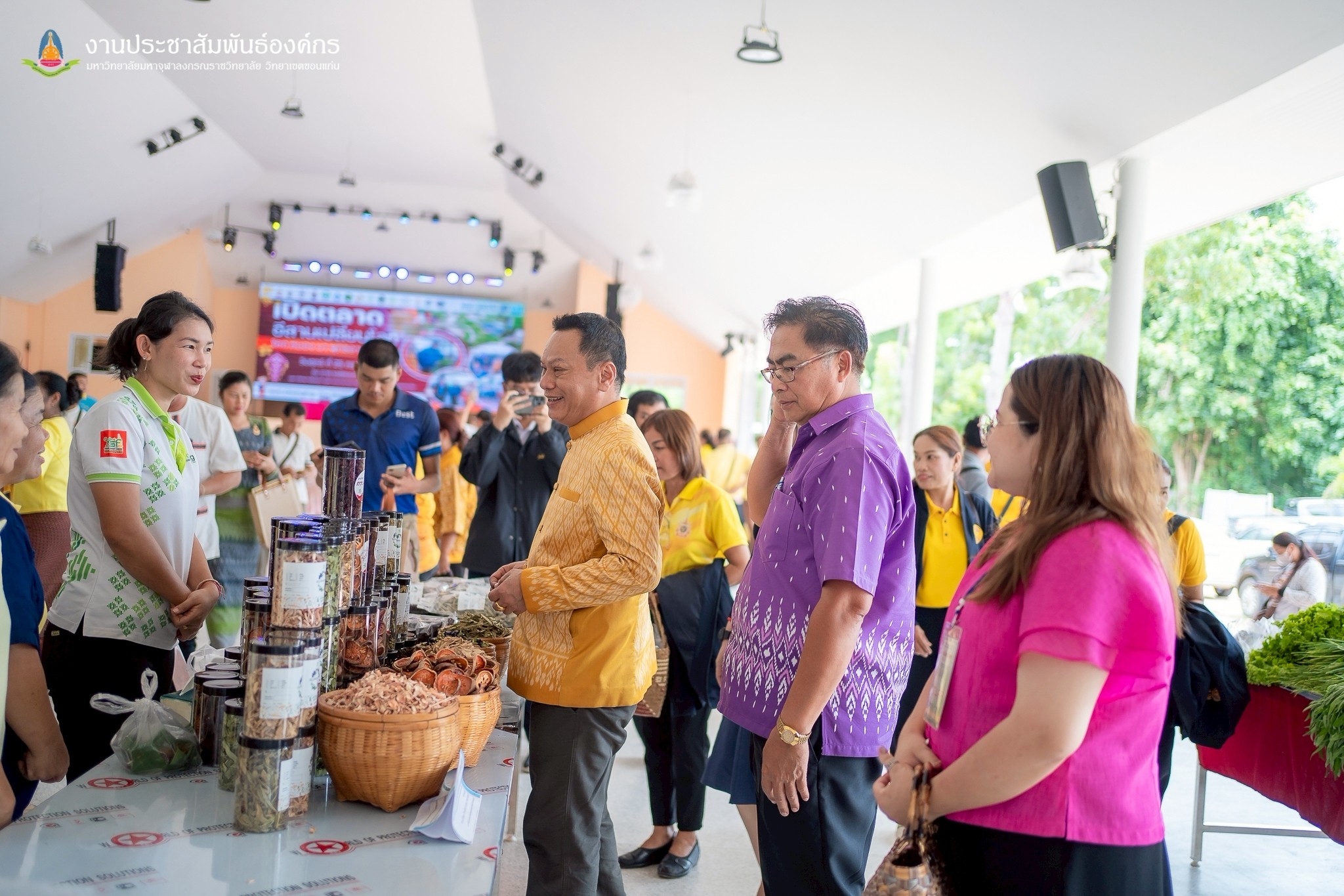 พช.ขอนแก่น : ร่วมงานเปิดตลาด อีสานเปลี่ยนโลก โคก หนอง นา พุทธอารยเกษตร