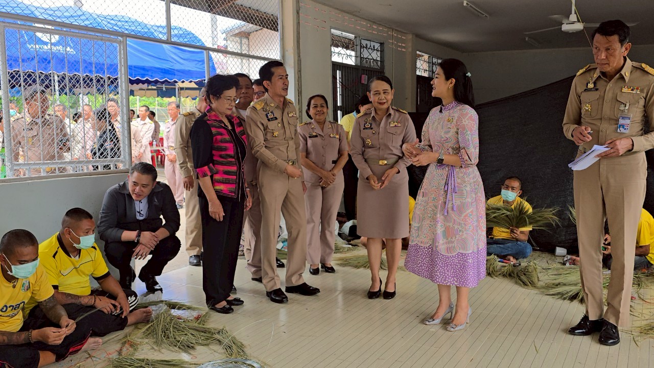 จังหวัดขอนแก่น : รมช.มหาดไทย ลงพื้นที่ติดตามศูนย์ CI เมืองขอนแก่น เสริมพลังชุมชนฟื้นฟูผู้ผ่านการบำบัดยาเสพติด