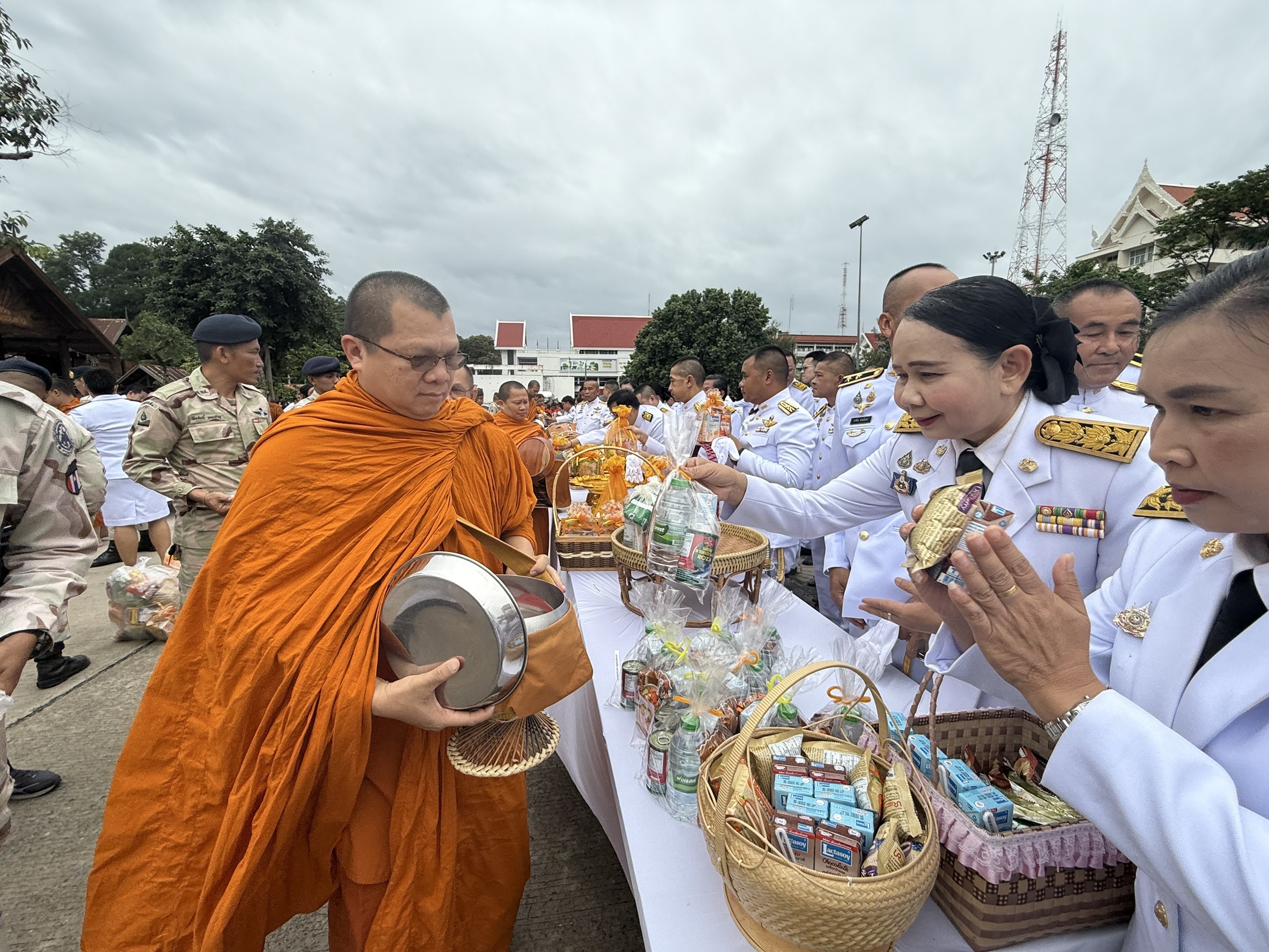 จังหวัดขอนแก่น : ประกอบพิธีทางศาสนามหามงคล 5 ศาสนา ถวายพระราชกุศล และจัดพิธีถวายสัตย์ปฏิญาณ พร้อมทำบุญตักบาตร เฉลิมพระเกียรติพระบาทสมเด็จพระเจ้าอยู่หัว เนื่องในวันเฉลิมพระชนมพรรษา 28 กรกฎาคม 2568
