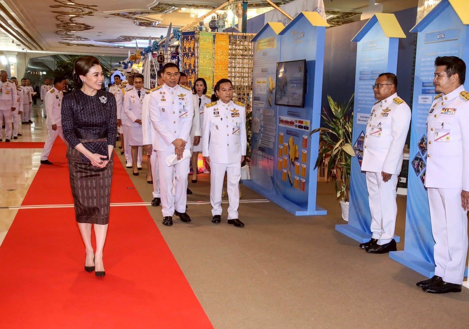 จังหวัดขอนแก่น : ผู้ว่าฯ ขอนแก่น เฝ้ารับเสด็จฯ สมเด็จพระนางเจ้าฯ พระบรมราชินี และเข้าเฝ้าฯ รับพระราชทานเงินพระราชทานขวัญถุงกองทุนแม่ของแผ่นดิน ในงานมหกรรมกองทุนแม่ของแผ่นดิน ประจำปี 2568