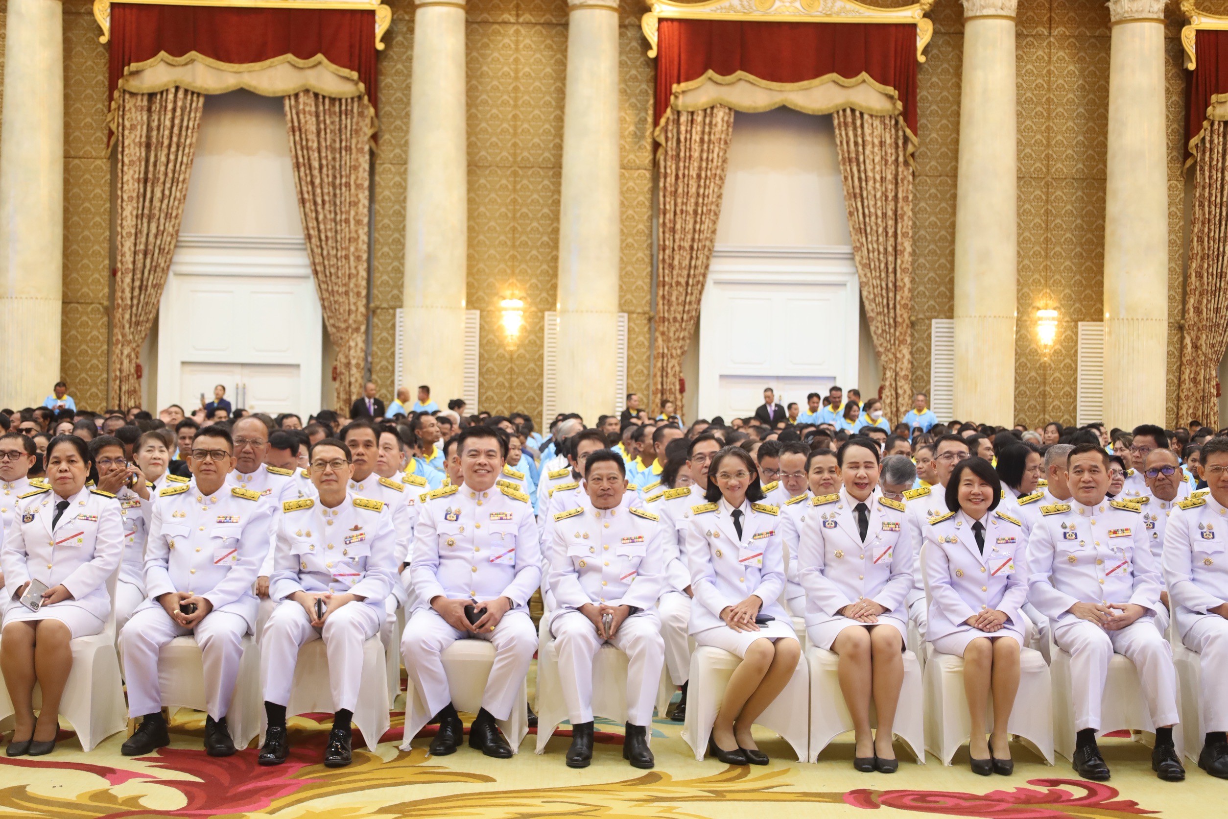จังหวัดขอนแก่น : ผู้ว่าฯ ขอนแก่น เฝ้ารับเสด็จฯ สมเด็จพระนางเจ้าฯ พระบรมราชินี และเข้าเฝ้าฯ รับพระราชทานเงินพระราชทานขวัญถุงกองทุนแม่ของแผ่นดิน ในงานมหกรรมกองทุนแม่ของแผ่นดิน ประจำปี 2568