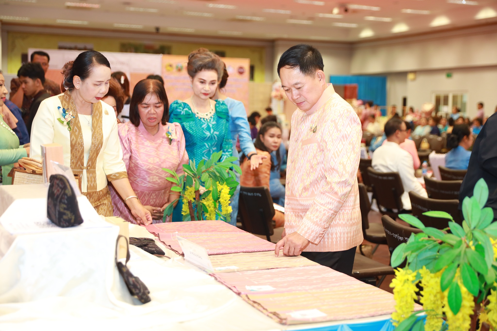 พช.ขอนแก่น : ประกวดผ้าลายพระราชทาน “ผ้าลายสิริราชพัสตราภรณ์” และงานหัตถกรรม ระดับจังหวัด ประจำปี 2568