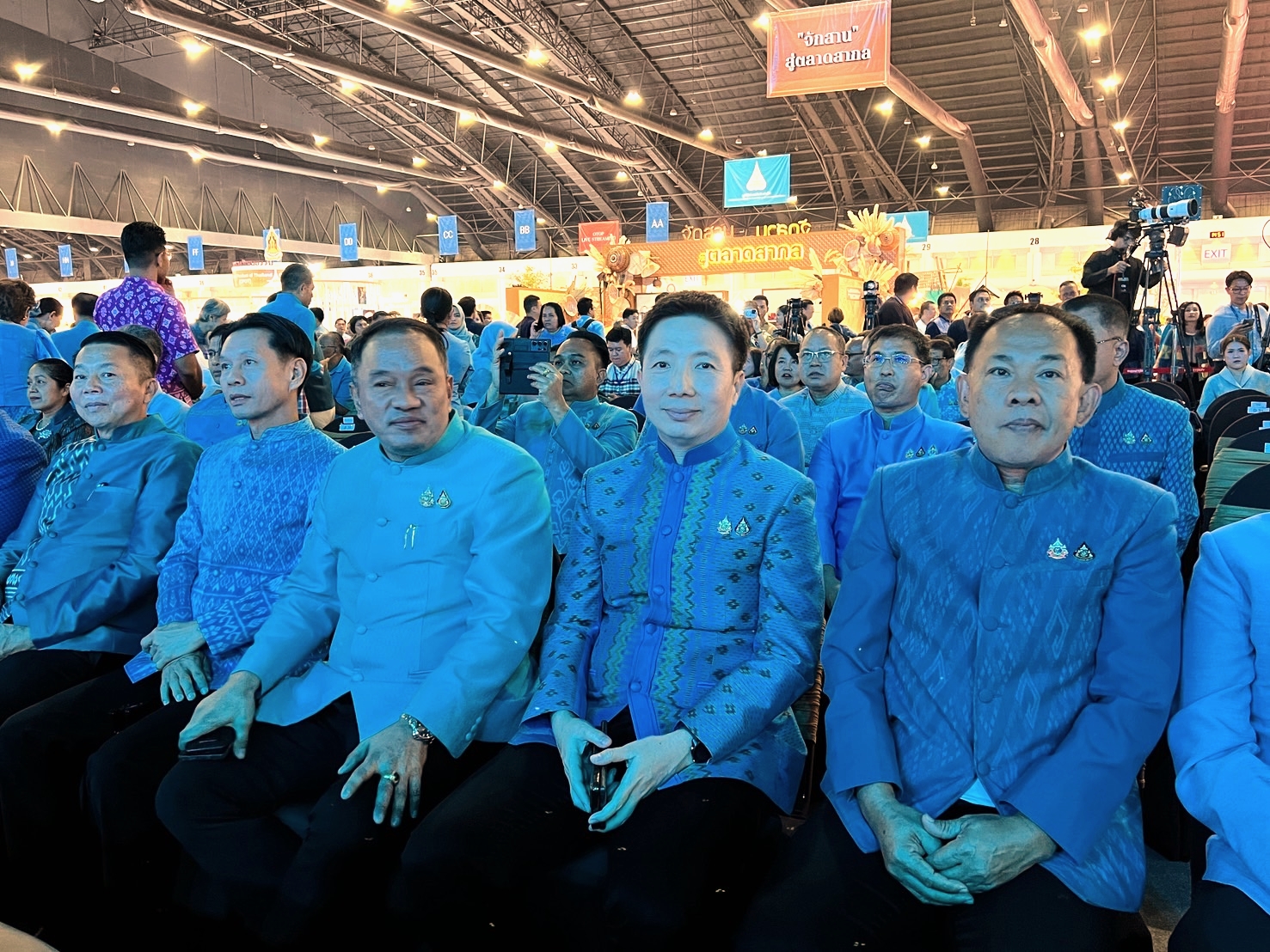 พช.ขอนแก่น : ร่วมเปิดงาน “OTOP ศิลปาชีพประทีปไทย OTOP หลอมดวงใจ ด้วยพระบารมี” ภายใต้แนวคิด จากสองมือคนไทย…สู่หัวใจคนทั้งโลก (From Hand To Heart)