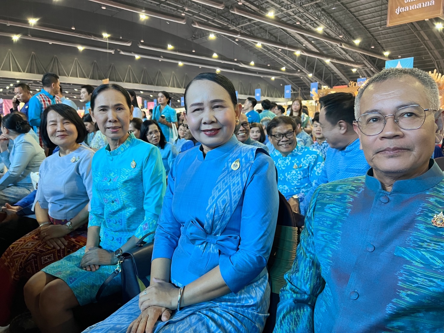 พช.ขอนแก่น : ร่วมเปิดงาน “OTOP ศิลปาชีพประทีปไทย OTOP หลอมดวงใจ ด้วยพระบารมี” ภายใต้แนวคิด จากสองมือคนไทย…สู่หัวใจคนทั้งโลก (From Hand To Heart)