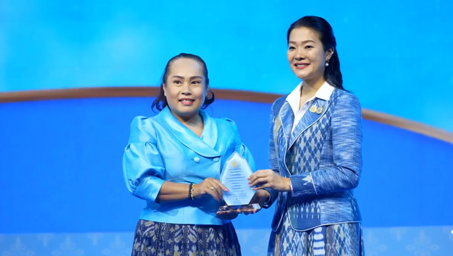 จังหวัดขอนแก่น : รับรางวัลสตรีดีเด่น ด้านการขับเคลื่อนนโยบายกระทรวงมหาดไทย ประจำปี 2568