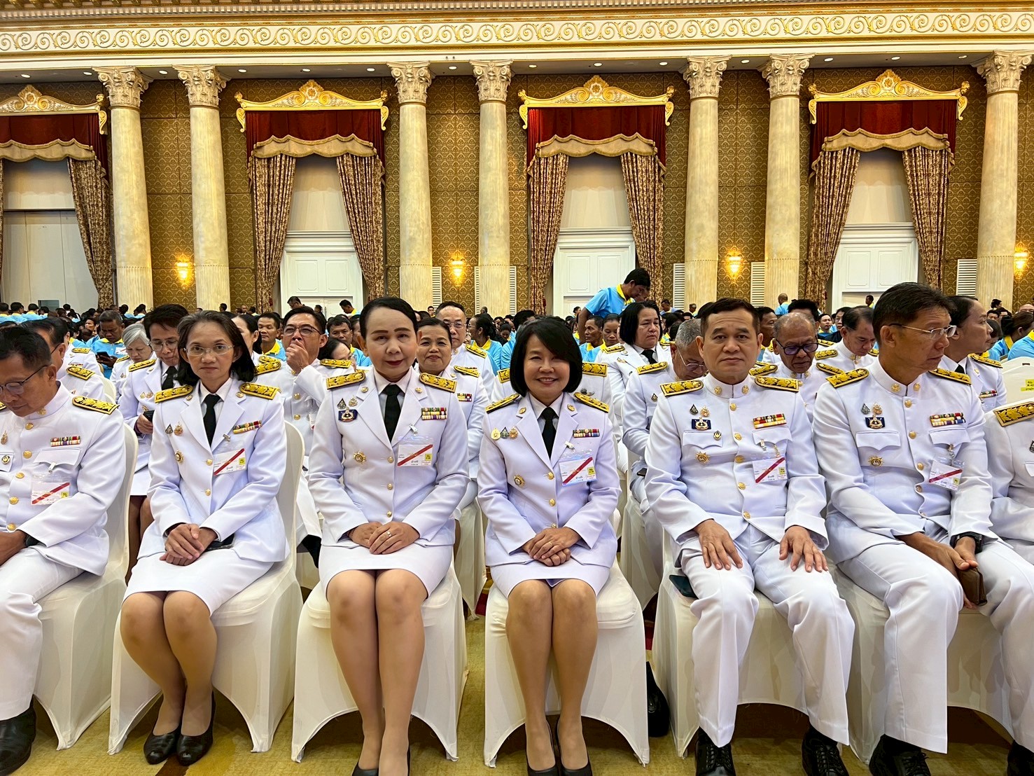 จังหวัดขอนแก่น : ผู้ว่าฯ ขอนแก่น เฝ้ารับเสด็จฯ สมเด็จพระนางเจ้าฯ พระบรมราชินี และเข้าเฝ้าฯ รับพระราชทานเงินพระราชทานขวัญถุงกองทุนแม่ของแผ่นดิน ในงานมหกรรมกองทุนแม่ของแผ่นดิน ประจำปี 2568