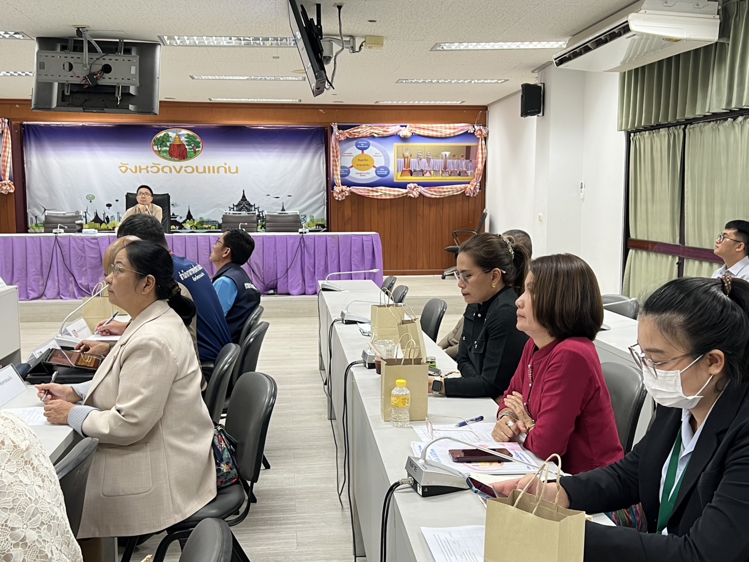 จังหวัดขอนแก่น : ร่วมประชุมชี้แจงแนวทางการดำเนินการโครงการแสงนำใจไทยทั้งชาติ เดิน วิ่ง ปั่น ป้องกันอัมพาต ครั้งที่ 11 เฉลิมพระเกียรติ จังหวัดขอนแก่น ครั้งที่ 1/2568