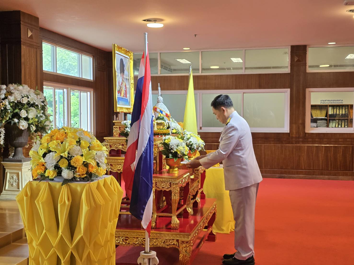 จังหวัดขอนแก่น : พระบาทสมเด็จพระเจ้าอยู่หัว พระราชทานเงินช่วยเหลือครอบครัวกำลังพลที่เสียชีวิตจากเหตุการณ์สู้รบตามแนวชายแดนไทย – กัมพูชา