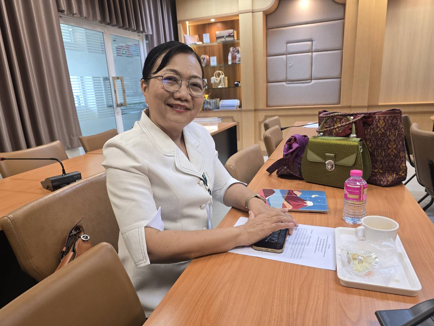 พช.ขอนแก่น : จัดประชุมเตรียมความพร้อมการจัดกิจกรรมเดินแบบผ้าไทยเพื่อการกุศล เพื่อนำรายได้มอบให้โรงพยาบาลขอนแก่น