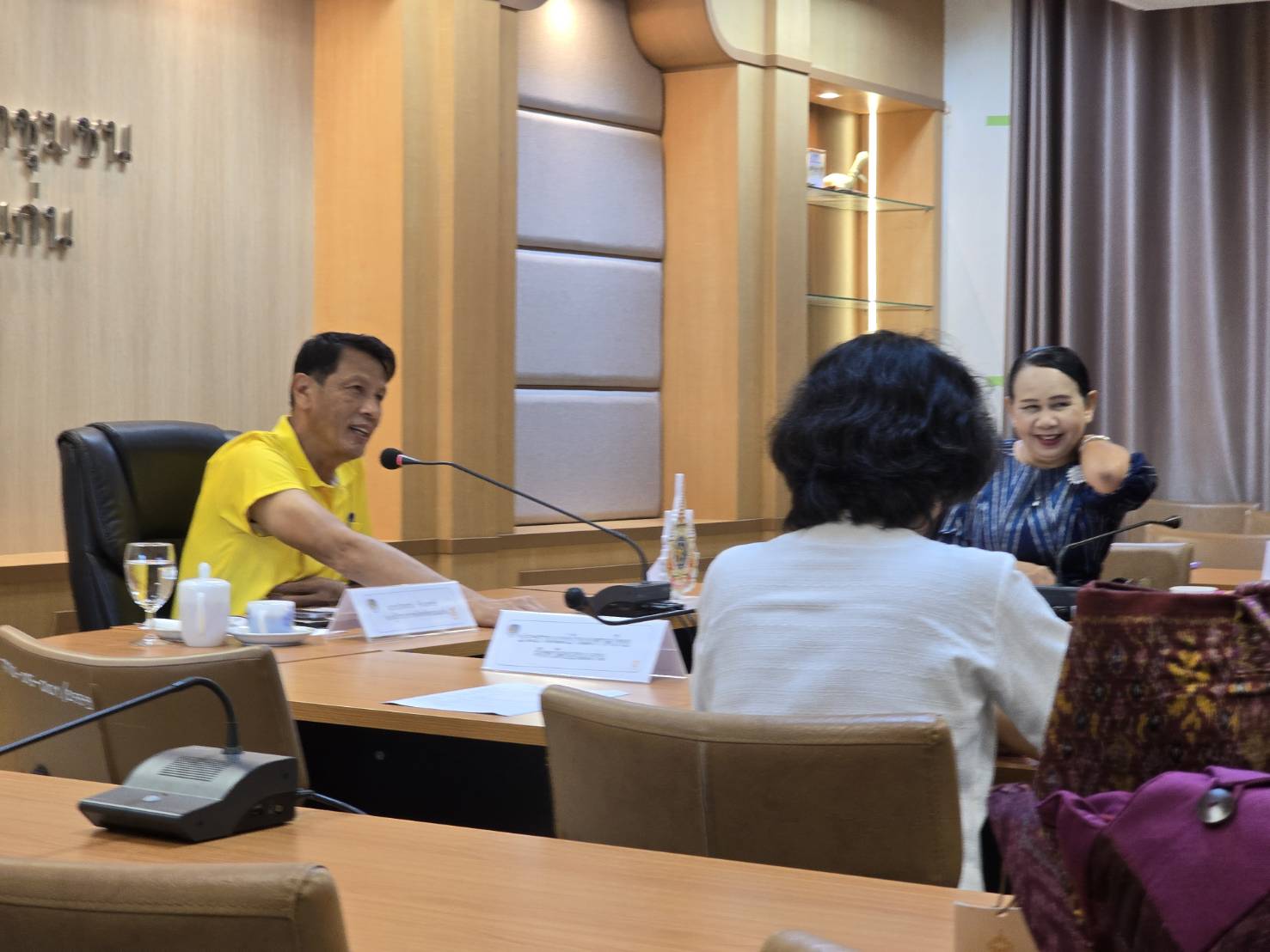 พช.ขอนแก่น : จัดประชุมเตรียมความพร้อมการจัดกิจกรรมเดินแบบผ้าไทยเพื่อการกุศล เพื่อนำรายได้มอบให้โรงพยาบาลขอนแก่น