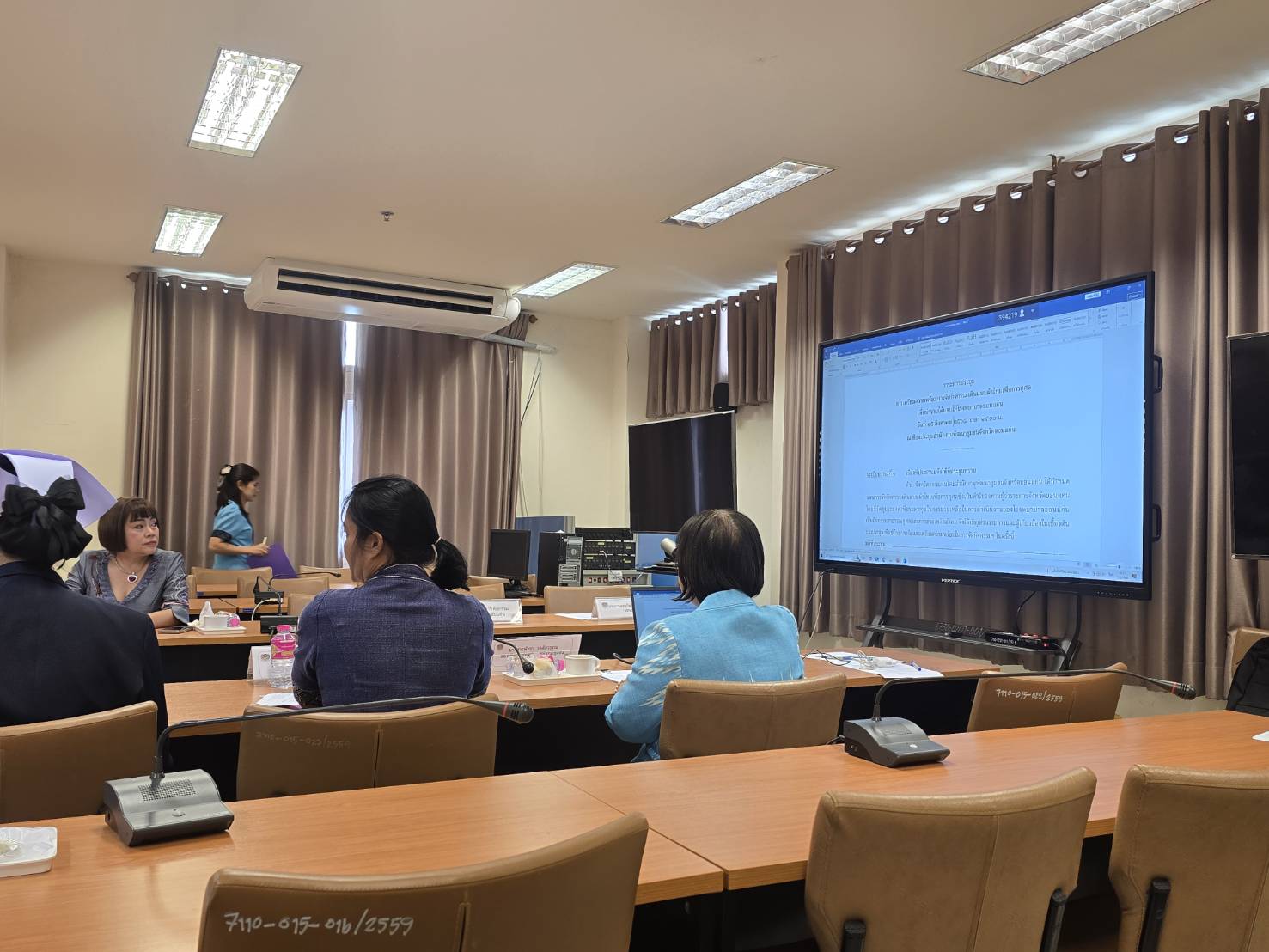 พช.ขอนแก่น : จัดประชุมเตรียมความพร้อมการจัดกิจกรรมเดินแบบผ้าไทยเพื่อการกุศล เพื่อนำรายได้มอบให้โรงพยาบาลขอนแก่น