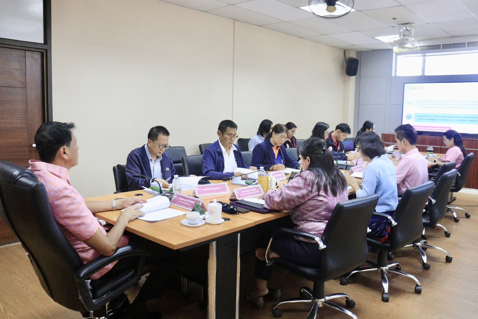 พช.ขอนแก่น : ร่วมประชุมคณะทำงานเพื่อพิจารณากลั่นกรองโครงการที่ขอรับการสนับสนุนและการกู้ยืมเงินทุนประกอบอาชีพจากกองทุนผู้สูงอายุ และโครงการปรับสภาพแวดล้อมและสิ่งอำนวยความสะดวกสำหรับผู้สูงอายุในพื้นที่จังหวัดขอนแก่น ครั้งที่ 4/2568
