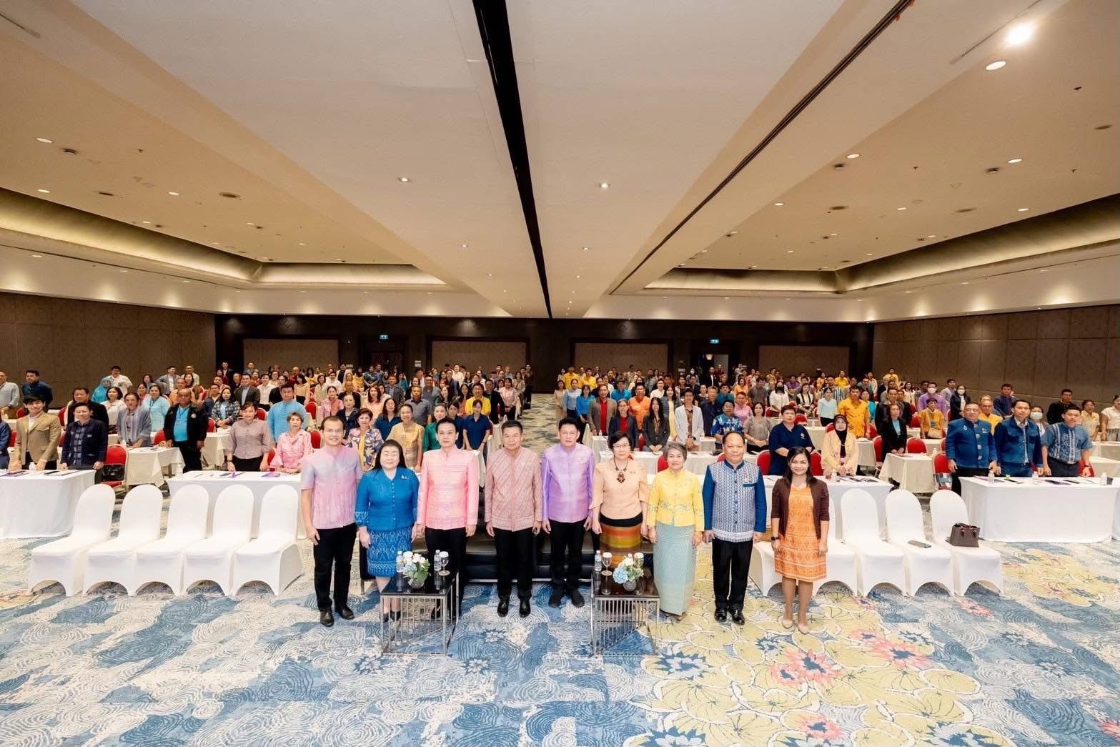 พช.ขอนแก่น : เข้าร่วมประชุมโครงการพัฒนาศักยภาพ OTOP Trader กิจกรรมที่ 1 “ประชุมเชิงปฏิบัติการเพิ่มประสิทธิภาพ OTOP Trader และเครือข่าย OTOP