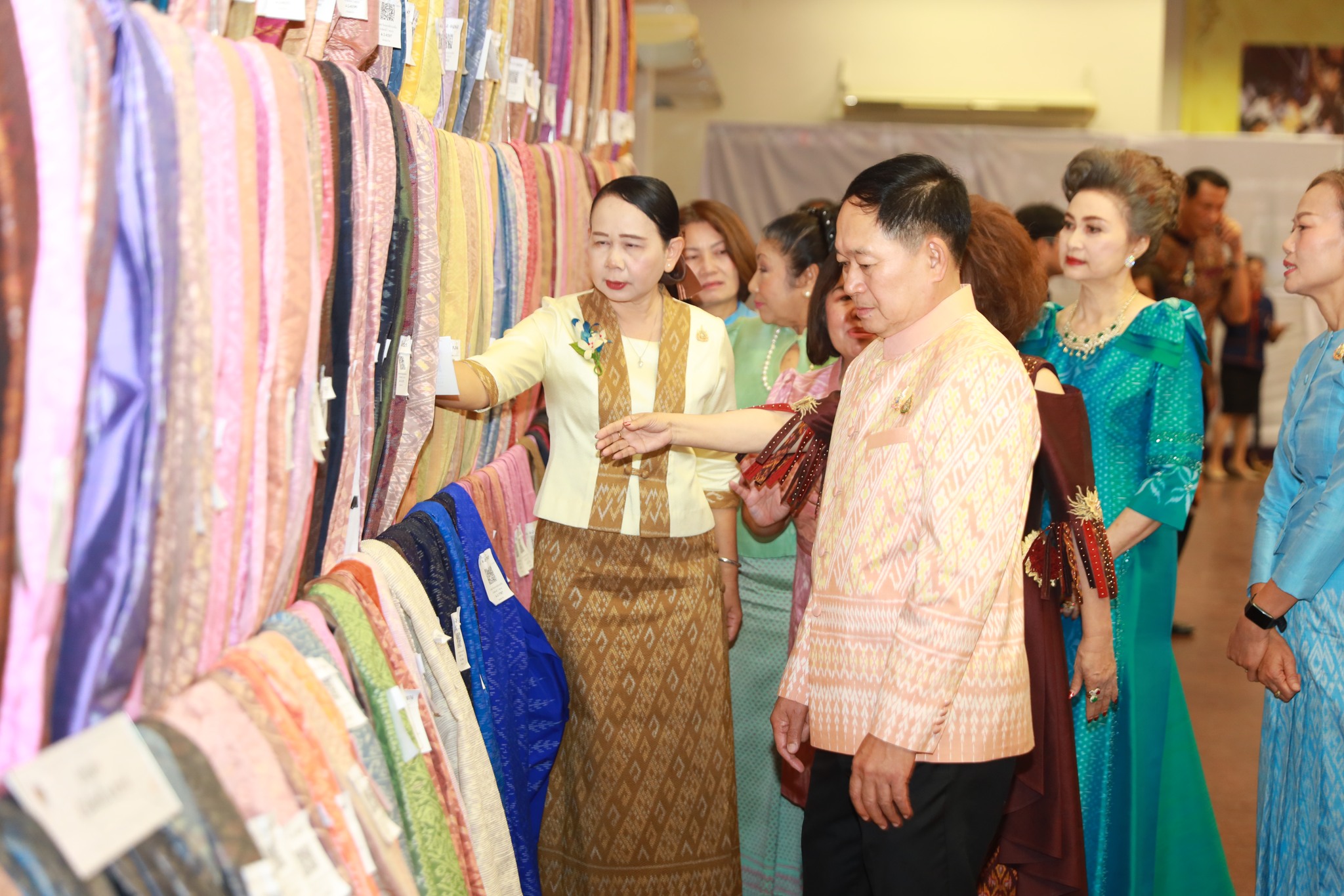 พช.ขอนแก่น : ประกวดผ้าลายพระราชทาน “ผ้าลายสิริราชพัสตราภรณ์” และงานหัตถกรรม ระดับจังหวัด ประจำปี 2568