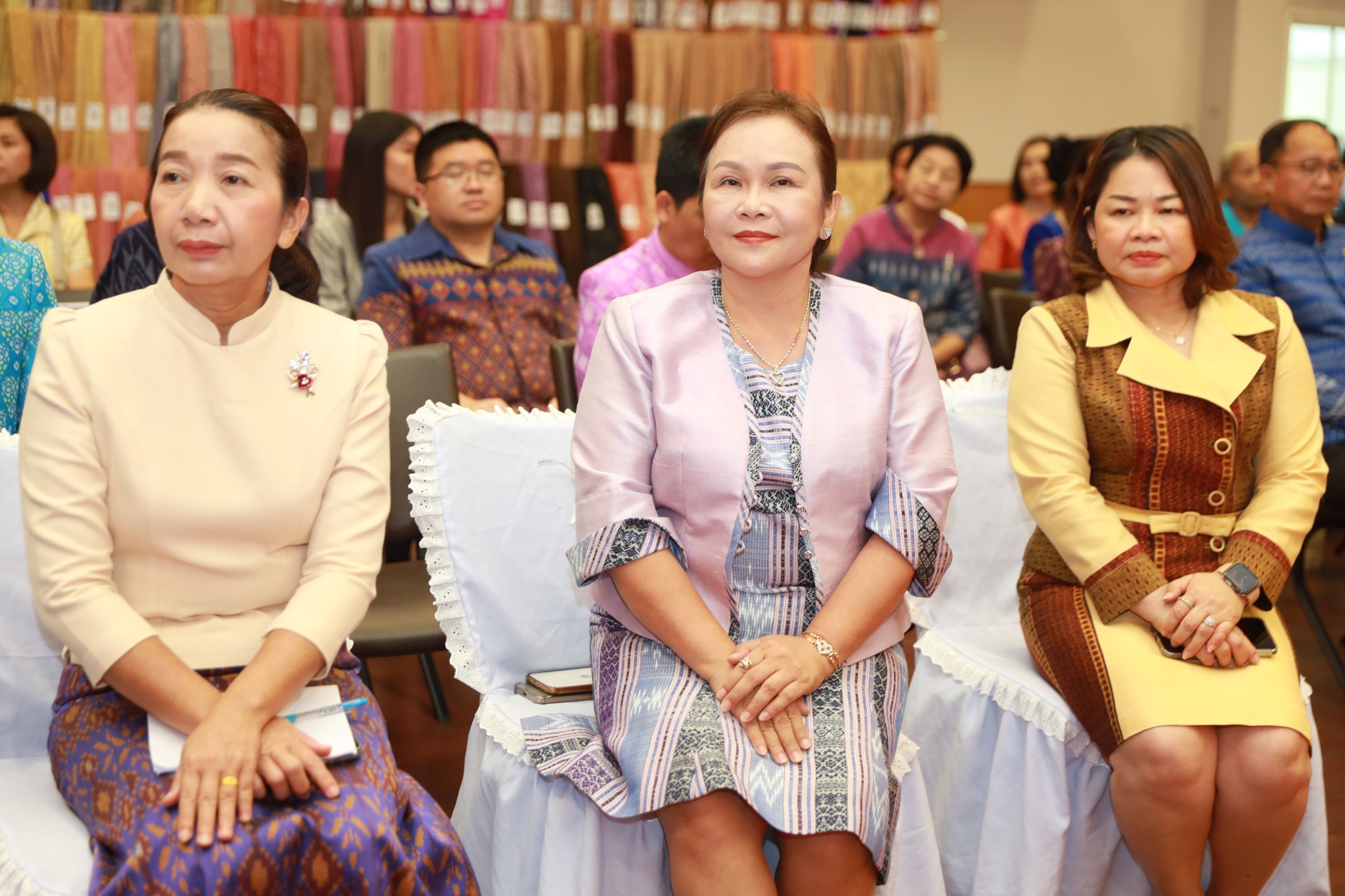พช.ขอนแก่น : ประกวดผ้าลายพระราชทาน “ผ้าลายสิริราชพัสตราภรณ์” และงานหัตถกรรม ระดับจังหวัด ประจำปี 2568