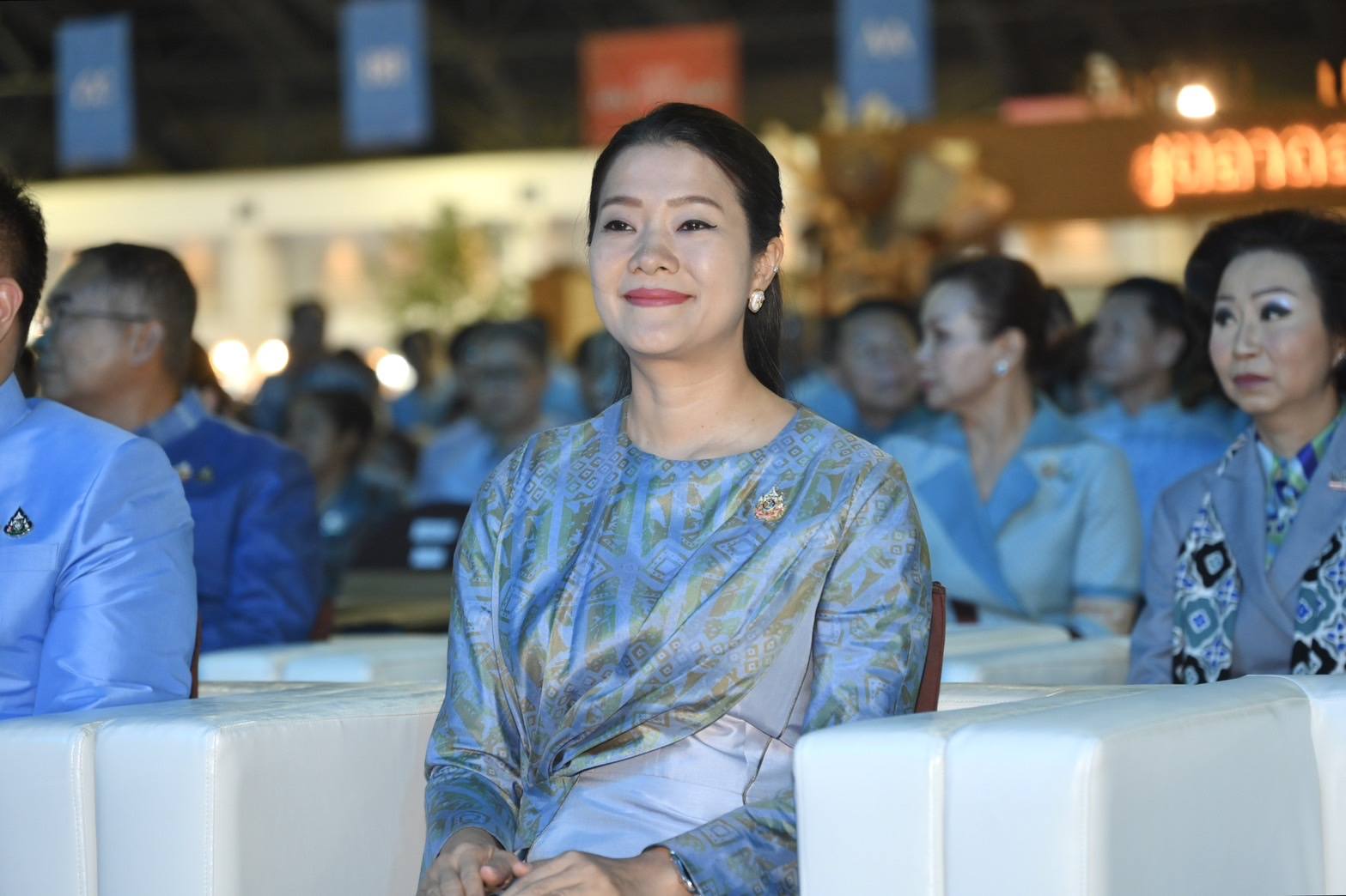พช.ขอนแก่น : ร่วมเปิดงาน “OTOP ศิลปาชีพประทีปไทย OTOP หลอมดวงใจ ด้วยพระบารมี” ภายใต้แนวคิด จากสองมือคนไทย…สู่หัวใจคนทั้งโลก (From Hand To Heart)