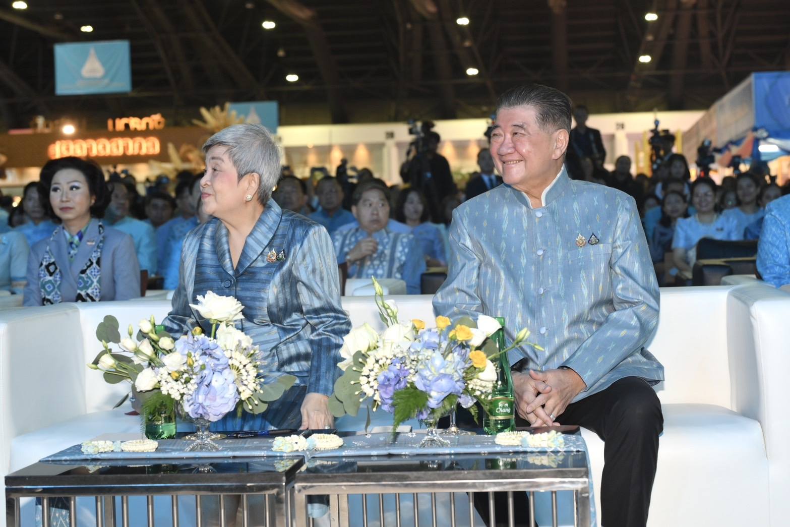 พช.ขอนแก่น : ร่วมเปิดงาน “OTOP ศิลปาชีพประทีปไทย OTOP หลอมดวงใจ ด้วยพระบารมี” ภายใต้แนวคิด จากสองมือคนไทย…สู่หัวใจคนทั้งโลก (From Hand To Heart)