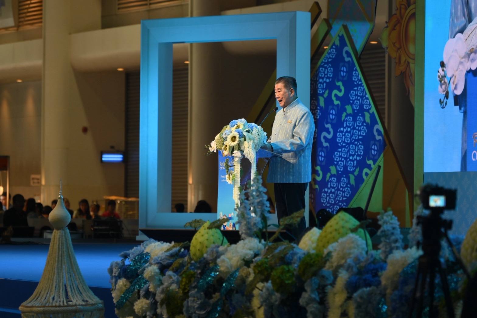 พช.ขอนแก่น : ร่วมเปิดงาน “OTOP ศิลปาชีพประทีปไทย OTOP หลอมดวงใจ ด้วยพระบารมี” ภายใต้แนวคิด จากสองมือคนไทย…สู่หัวใจคนทั้งโลก (From Hand To Heart)
