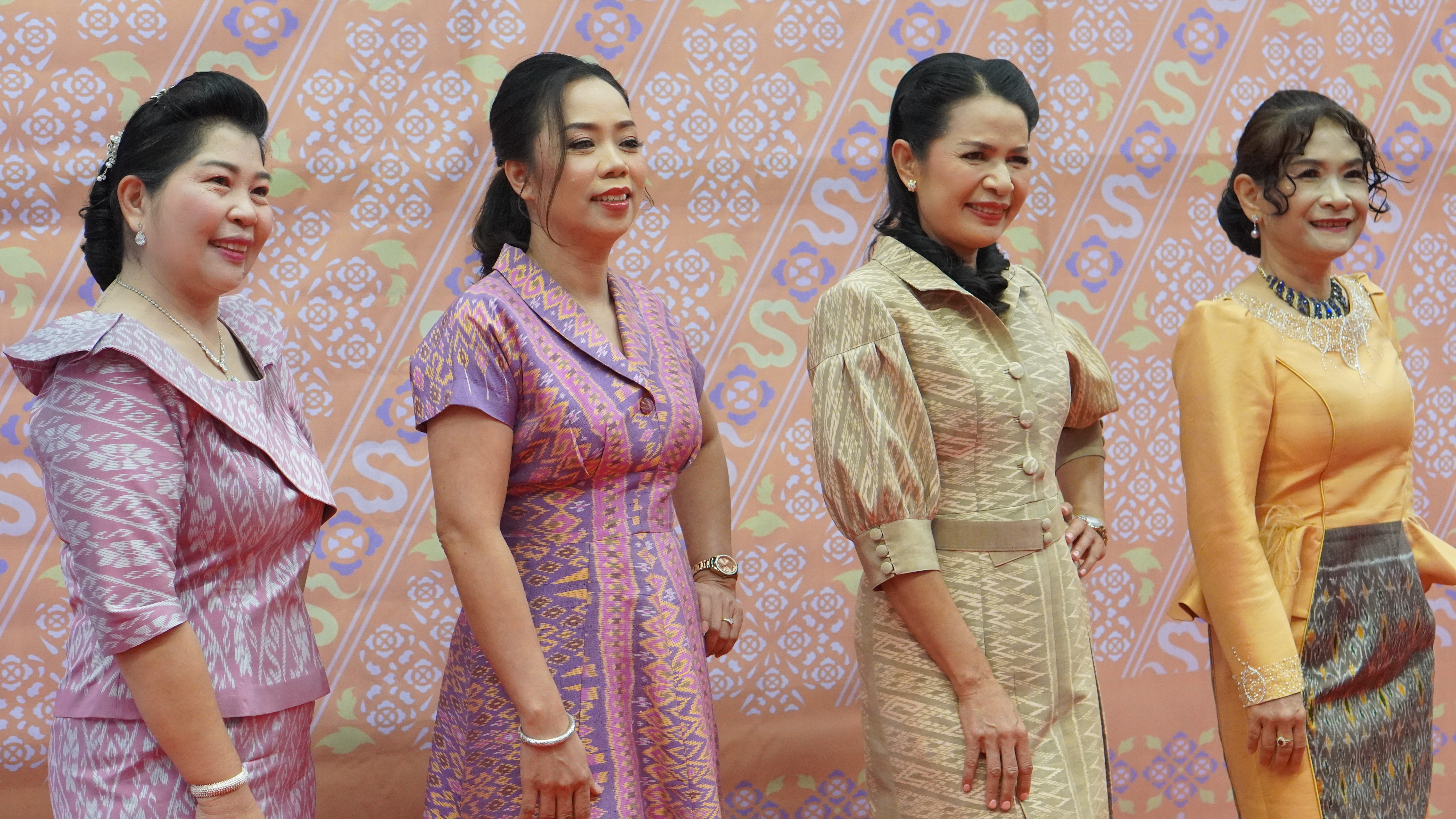 พช.ขอนแก่น : ประกวดผ้าลายพระราชทาน “ผ้าลายสิริราชพัสตราภรณ์” และงานหัตถกรรม ระดับจังหวัด ประจำปี 2568