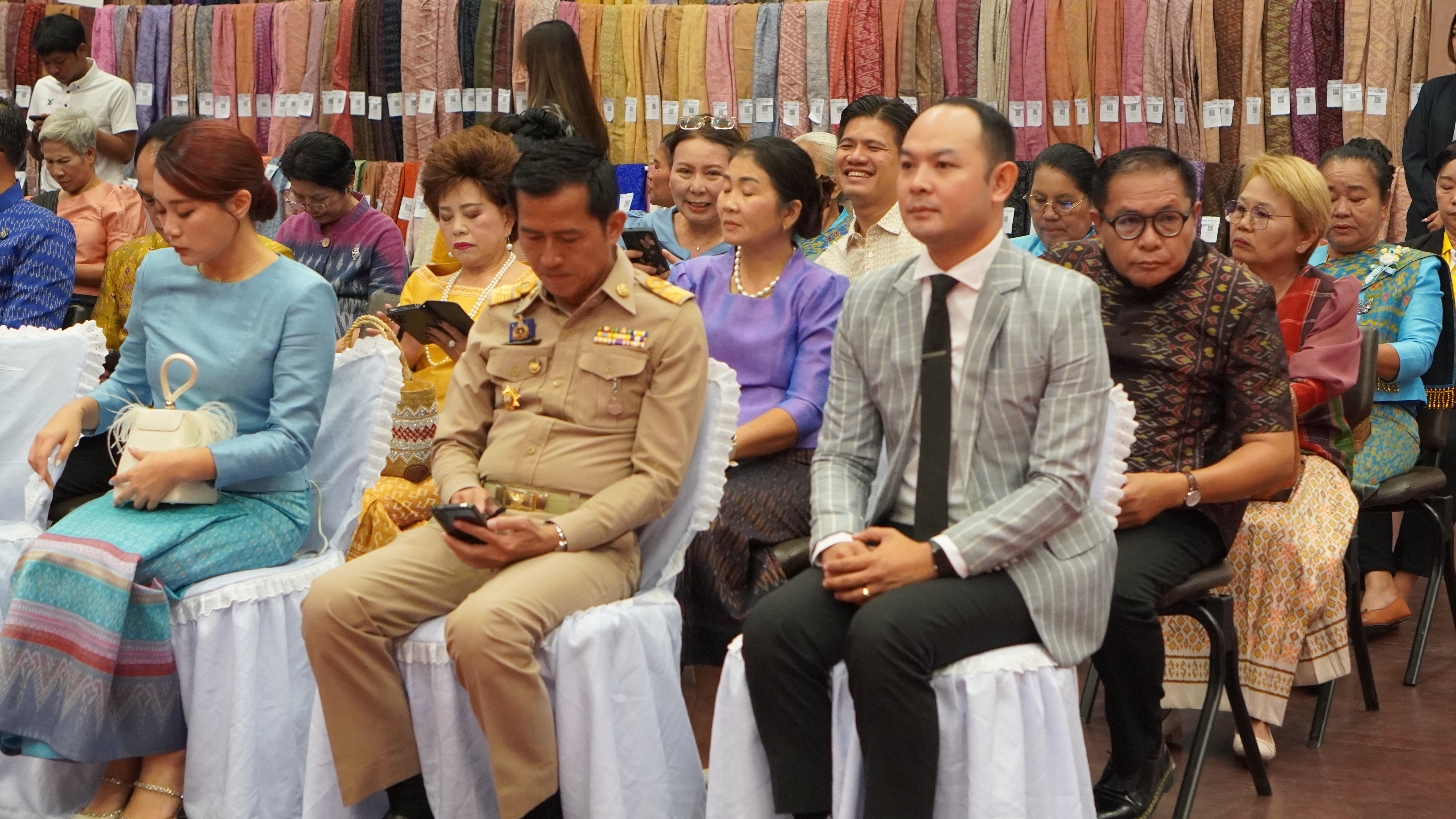 พช.ขอนแก่น : ประกวดผ้าลายพระราชทาน “ผ้าลายสิริราชพัสตราภรณ์” และงานหัตถกรรม ระดับจังหวัด ประจำปี 2568
