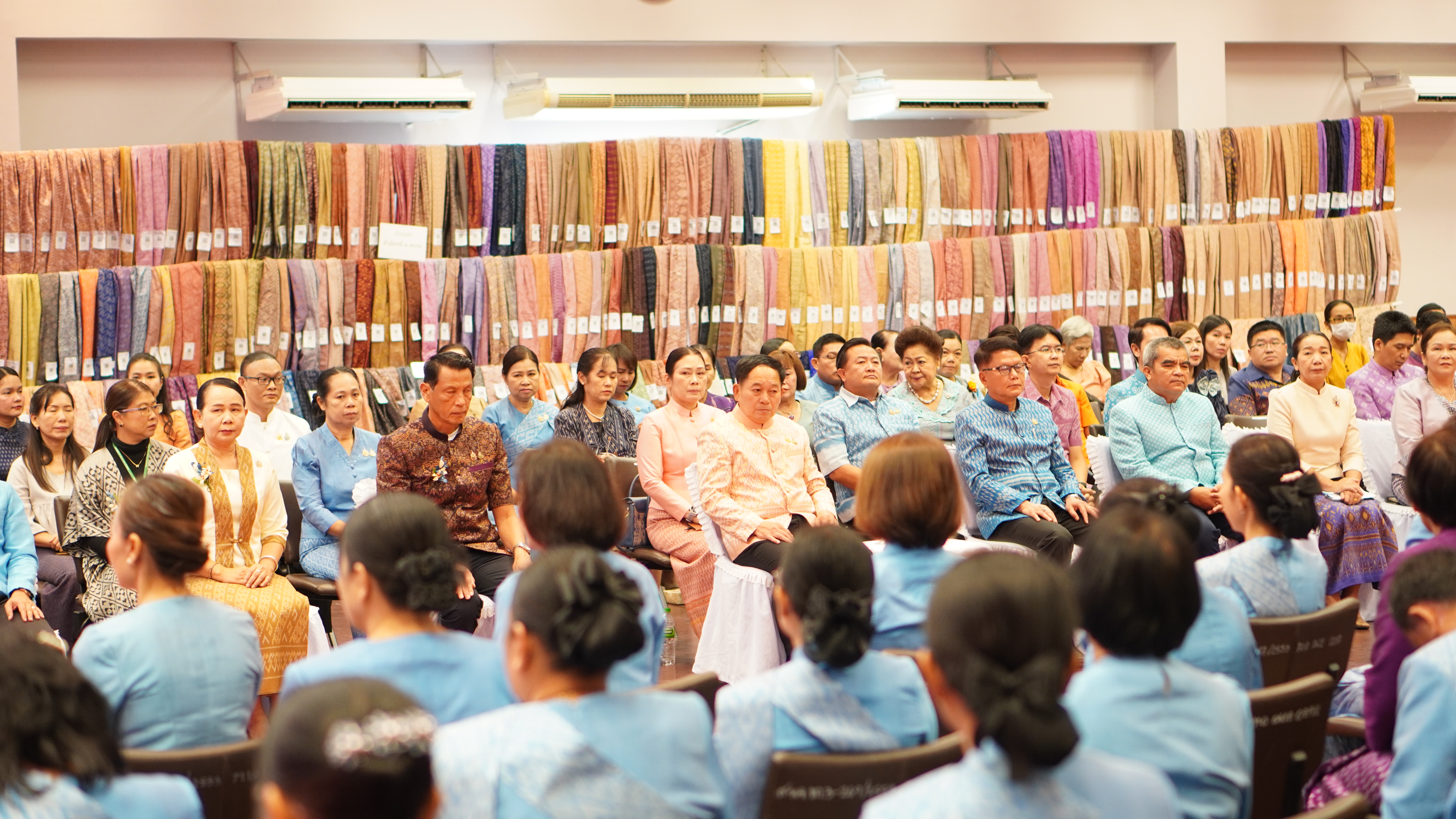 พช.ขอนแก่น : ประกวดผ้าลายพระราชทาน “ผ้าลายสิริราชพัสตราภรณ์” และงานหัตถกรรม ระดับจังหวัด ประจำปี 2568