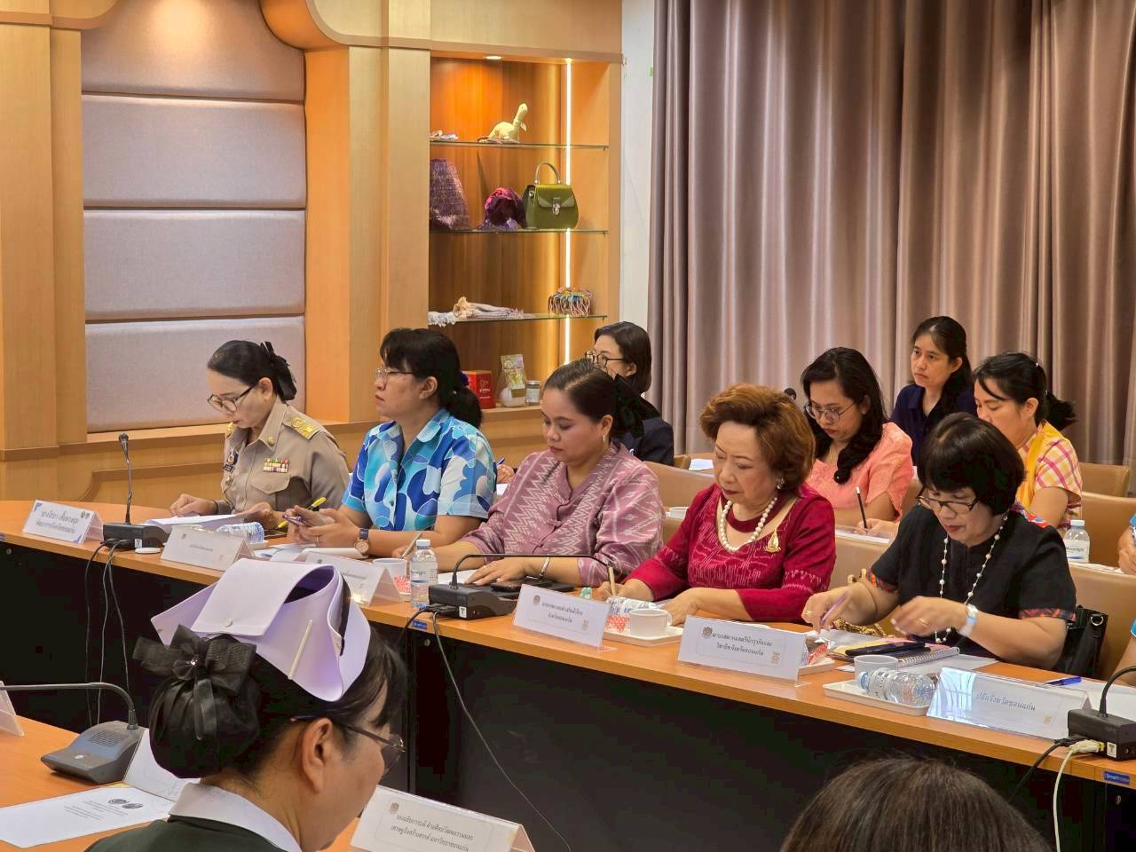 พช.ขอนแก่น : ประชุมคณะทำงานจัดกิจกรรมการเดินแบบผ้าไทยเพื่อการกุศล “ราตรีผ้าไทย สานใจสู่โรงพยาบาลขอนแก่น”ครั้งที่ 1/2568