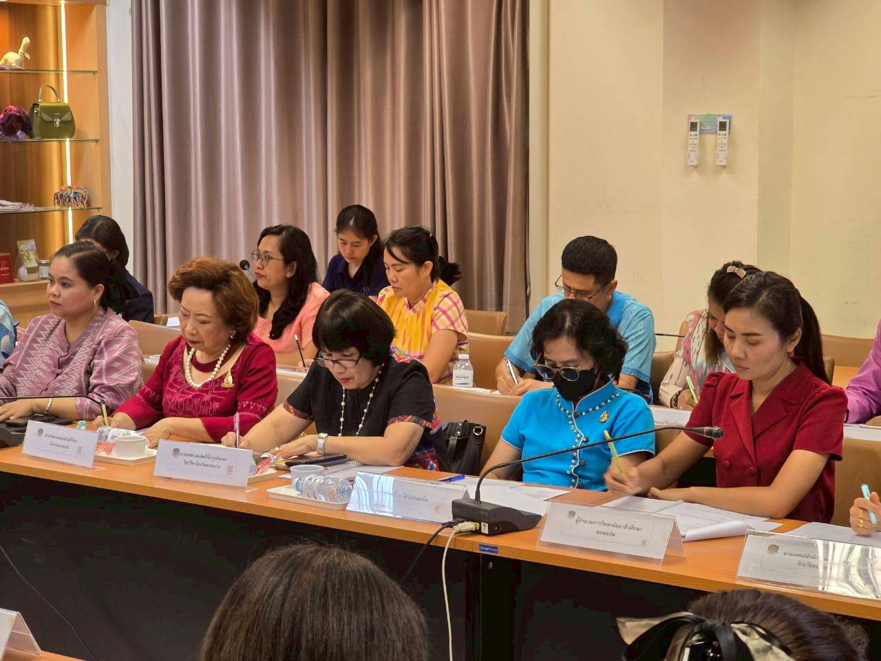 พช.ขอนแก่น : ประชุมคณะทำงานจัดกิจกรรมการเดินแบบผ้าไทยเพื่อการกุศล “ราตรีผ้าไทย สานใจสู่โรงพยาบาลขอนแก่น”ครั้งที่ 1/2568