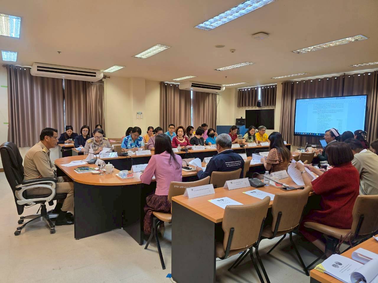 พช.ขอนแก่น : ประชุมคณะทำงานจัดกิจกรรมการเดินแบบผ้าไทยเพื่อการกุศล “ราตรีผ้าไทย สานใจสู่โรงพยาบาลขอนแก่น”ครั้งที่ 1/2568