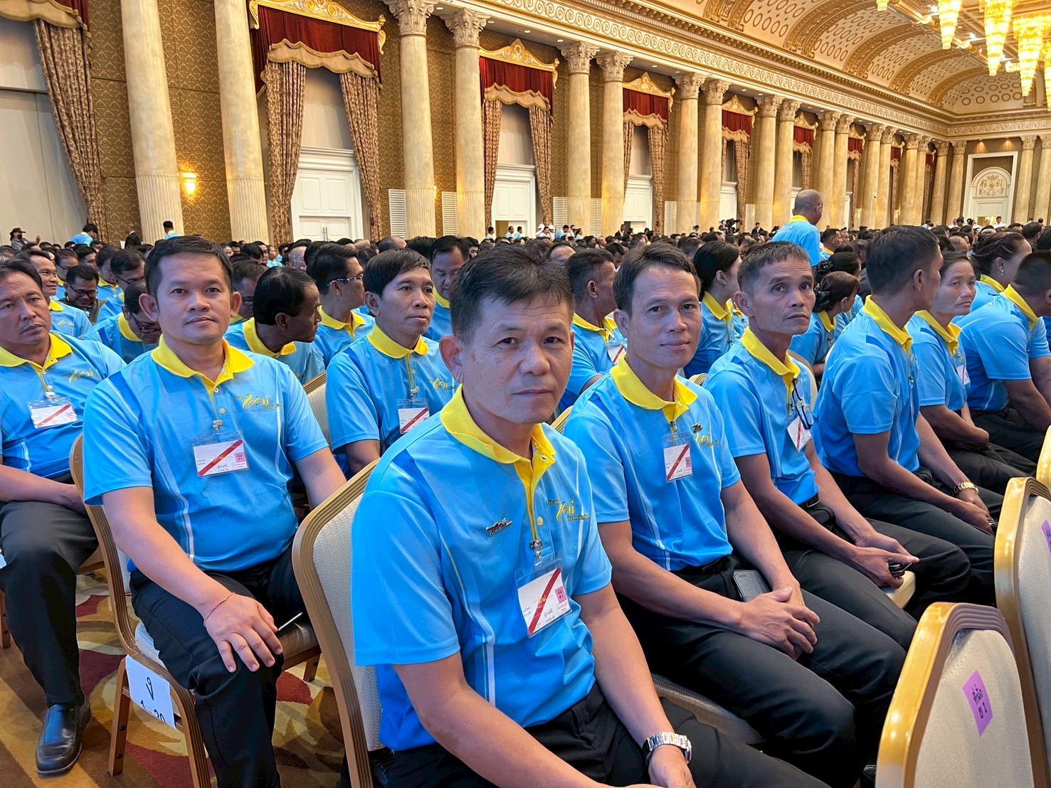 จังหวัดขอนแก่น : ผู้ว่าฯ ขอนแก่น เฝ้ารับเสด็จฯ สมเด็จพระนางเจ้าฯ พระบรมราชินี และเข้าเฝ้าฯ รับพระราชทานเงินพระราชทานขวัญถุงกองทุนแม่ของแผ่นดิน ในงานมหกรรมกองทุนแม่ของแผ่นดิน ประจำปี 2568