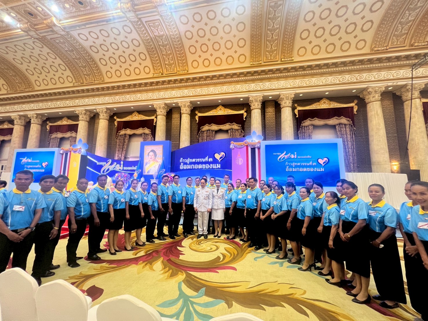 จังหวัดขอนแก่น : ผู้ว่าฯ ขอนแก่น เฝ้ารับเสด็จฯ สมเด็จพระนางเจ้าฯ พระบรมราชินี และเข้าเฝ้าฯ รับพระราชทานเงินพระราชทานขวัญถุงกองทุนแม่ของแผ่นดิน ในงานมหกรรมกองทุนแม่ของแผ่นดิน ประจำปี 2568