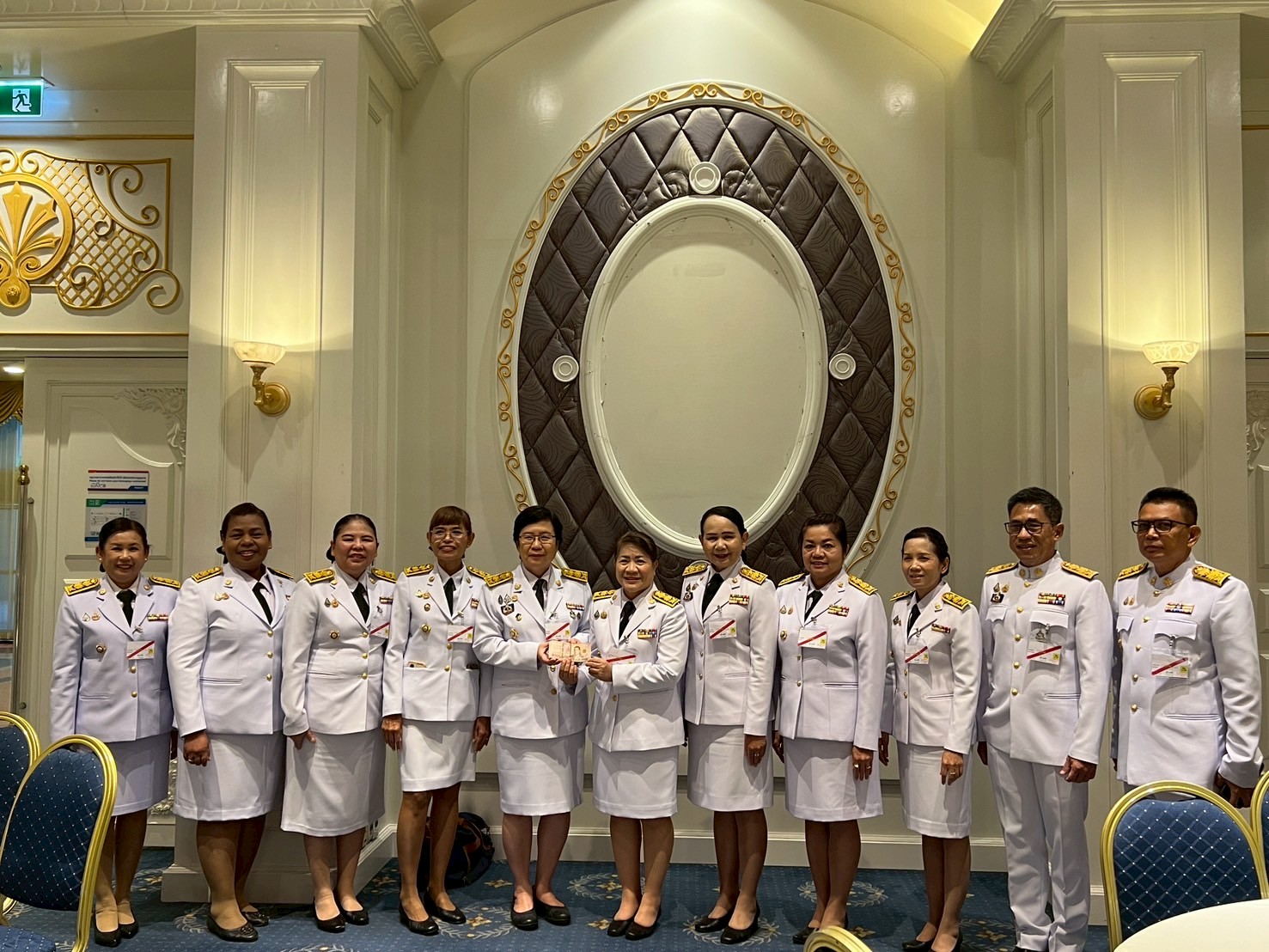 จังหวัดขอนแก่น : ผู้ว่าฯ ขอนแก่น เฝ้ารับเสด็จฯ สมเด็จพระนางเจ้าฯ พระบรมราชินี และเข้าเฝ้าฯ รับพระราชทานเงินพระราชทานขวัญถุงกองทุนแม่ของแผ่นดิน ในงานมหกรรมกองทุนแม่ของแผ่นดิน ประจำปี 2568