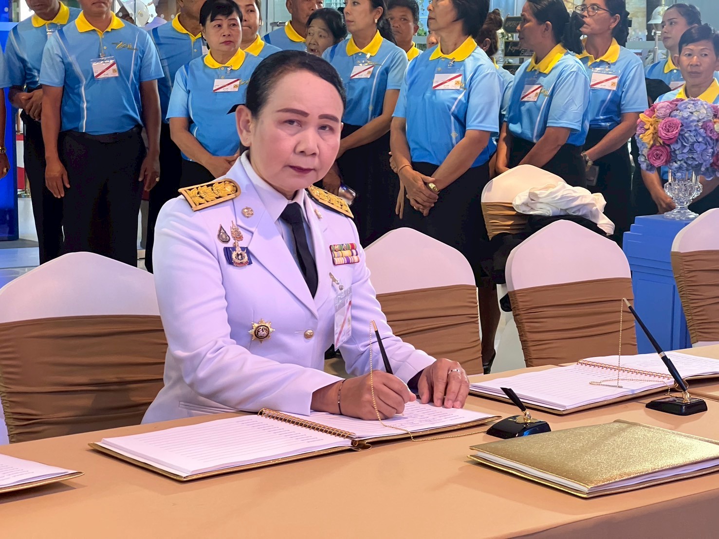จังหวัดขอนแก่น : ผู้ว่าฯ ขอนแก่น เฝ้ารับเสด็จฯ สมเด็จพระนางเจ้าฯ พระบรมราชินี และเข้าเฝ้าฯ รับพระราชทานเงินพระราชทานขวัญถุงกองทุนแม่ของแผ่นดิน ในงานมหกรรมกองทุนแม่ของแผ่นดิน ประจำปี 2568