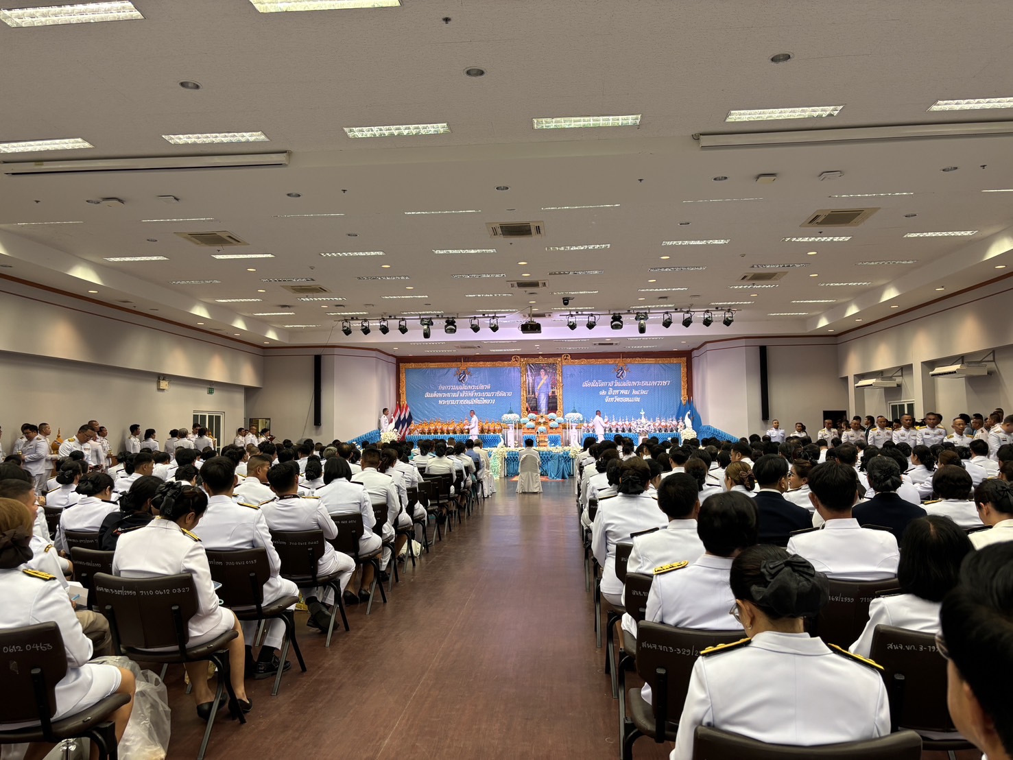 จังหวัดขอนแก่น : ประกอบพิธีถวายเครื่องราชสักการะและวางพานพุ่ม พิธีจุดเทียนถวายพระพรชัยมงคล สมเด็จพระนางเจ้าสิริกิติ์ พระบรมราชินีนาถ พระบรมราชชนนีพันปีหลวง เนื่องในโอกาสวันเฉลิมพระชนมพรรษา 12 สิงหาคม 2568