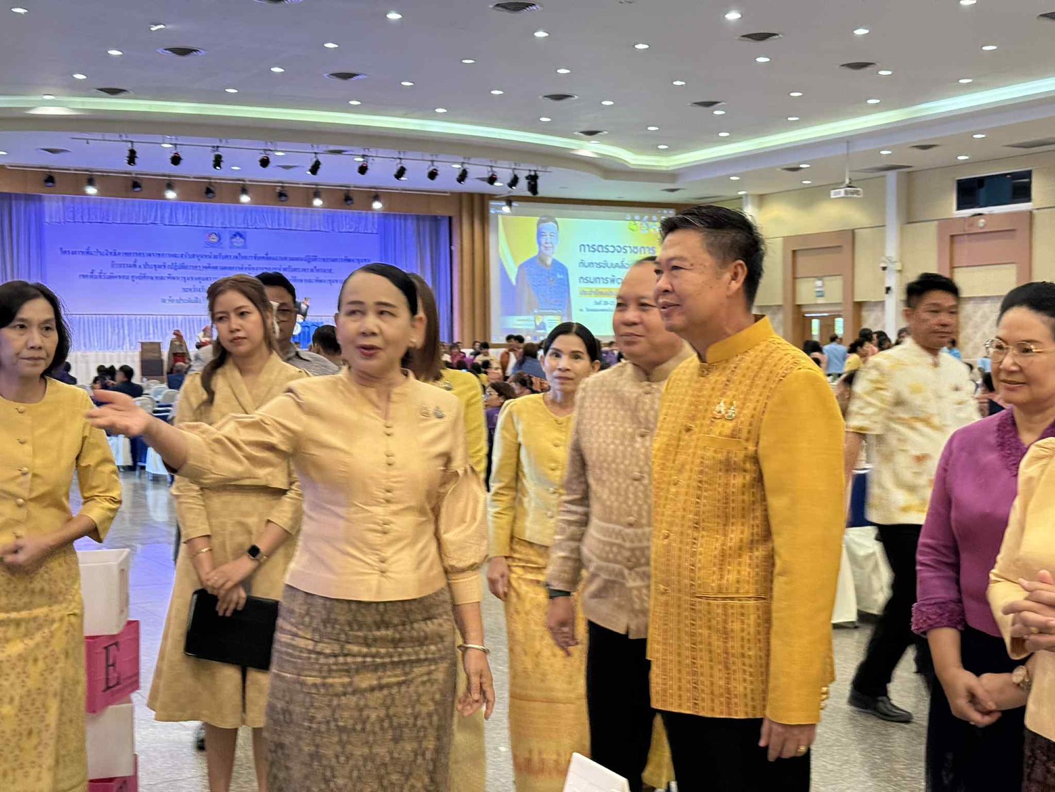พช.ขอนแก่น : ร่วมประชุมเชิงปฏิบัติการตรวจติดตามผลการดำเนินงานของหน่วยรับตรวจรายไตรมาส ณ โรงแรมเพชรรัชต์การ์เด้น อำเภอเมืองร้อยเอ็ด จังหวัดร้อยเอ็ด