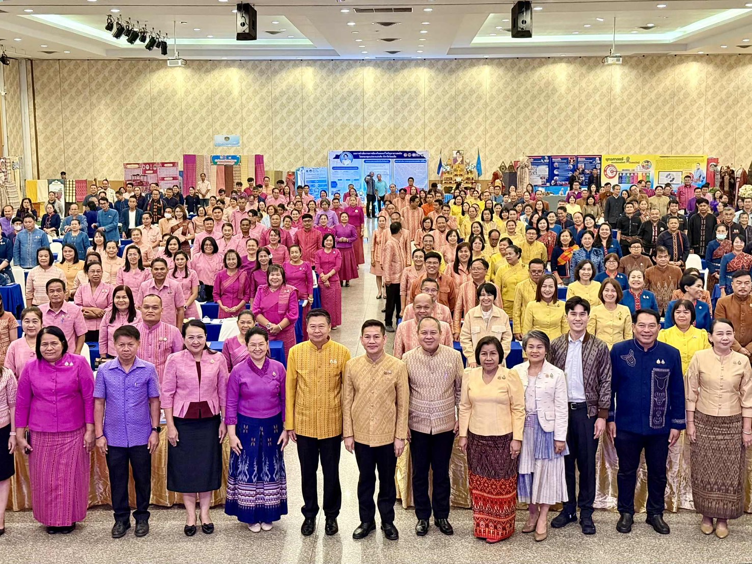 พช.ขอนแก่น : ร่วมประชุมเชิงปฏิบัติการตรวจติดตามผลการดำเนินงานของหน่วยรับตรวจรายไตรมาส ณ โรงแรมเพชรรัชต์การ์เด้น อำเภอเมืองร้อยเอ็ด จังหวัดร้อยเอ็ด