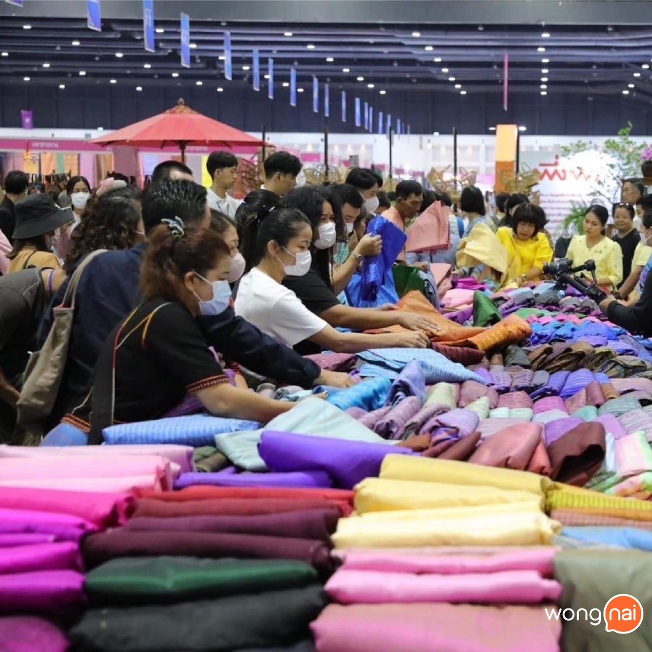 พช.ขอนแก่น : นำผู้ผลิต ผู้ประกอบการ OTOP เข้าร่วมจำหน่ายสินค้าในงาน OTOP ศิลปาชีพ ประทีปไทย OTOP หลอมดวงใจด้วยพระบารมี “FROM HAND TO HEART จากมือคนไทย สู่หัวใจคนทั้งโลก” ระหว่างวันที่ 9 – 17 สิงหาคม 2568 ณ อาคารชาเลนเจอร์ 1-3 อิมแพ็ค เมืองทองธานี อ.ปากเกร็ด จ.นนทบุรี (วันที่6)