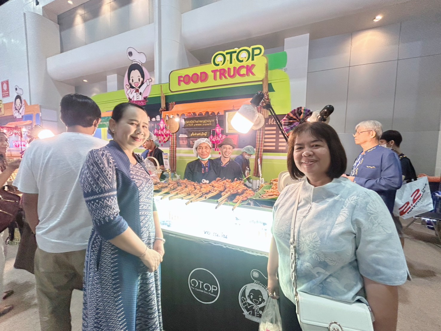 พช.ขอนแก่น : นำผู้ผลิต ผู้ประกอบการ OTOP เข้าร่วมจำหน่ายสินค้าในงาน OTOP ศิลปาชีพ ประทีปไทย OTOP หลอมดวงใจด้วยพระบารมี “FROM HAND TO HEART จากมือคนไทย สู่หัวใจคนทั้งโลก” ระหว่างวันที่ 9 – 17 สิงหาคม 2568 ณ อาคารชาเลนเจอร์ 1-3 อิมแพ็ค เมืองทองธานี อ.ปากเกร็ด จ.นนทบุรี