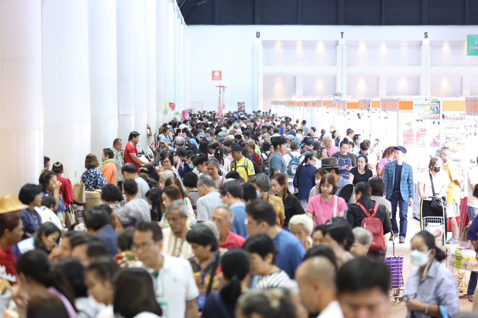 พช.ขอนแก่น : นำผู้ผลิต ผู้ประกอบการ OTOP เข้าร่วมจำหน่ายสินค้าในงาน OTOP ศิลปาชีพ ประทีปไทย OTOP หลอมดวงใจด้วยพระบารมี “FROM HAND TO HEART จากมือคนไทย สู่หัวใจคนทั้งโลก” ระหว่างวันที่ 9 – 17 สิงหาคม 2568 ณ อาคารชาเลนเจอร์ 1-3 อิมแพ็ค เมืองทองธานี