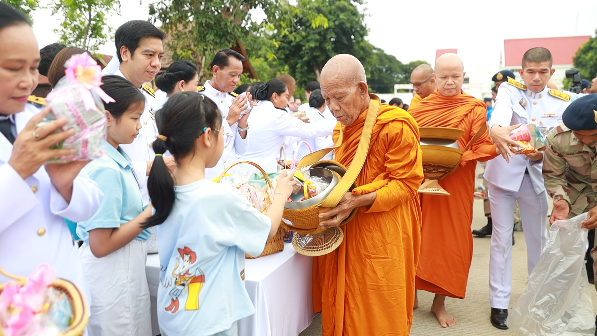 จังหวัดขอนแก่น : จัดพิธีเจริญพระพุทธมนต์และทำบุญตักบาตรถวายพระราชกุศล เนื่องในโอกาสวันเฉลิมพระชนมพรรษาสมเด็จพระนางเจ้าสิริกิติ์ พระบรมราชินีนาถ พระบรมราชชนนีพันปีหลวง 12 สิงหาคม 2568